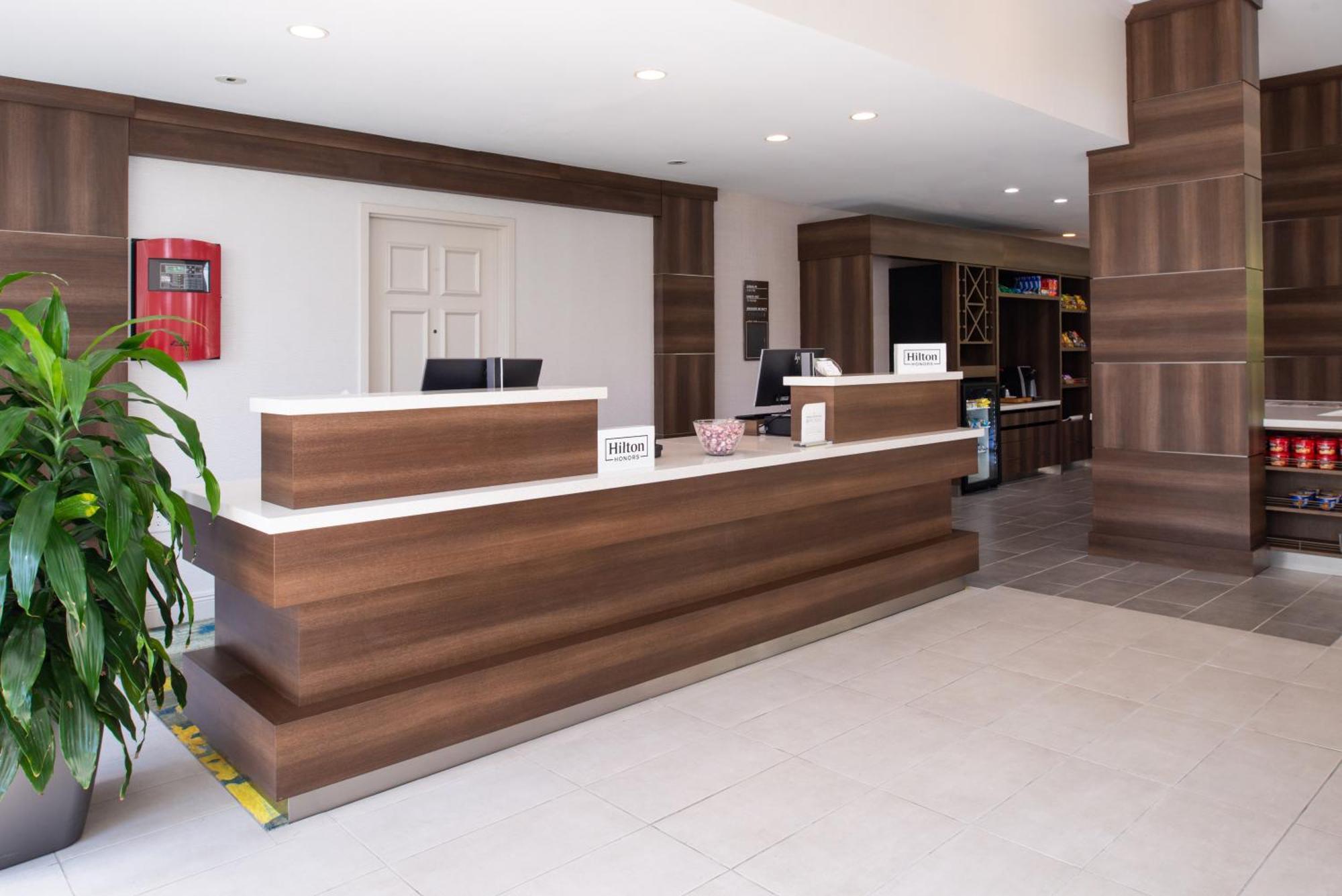 Hilton Garden Airport Hotel 3*